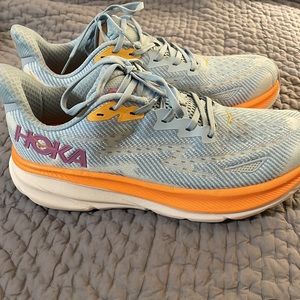 Hoka Clifton 9 men's shoe; airy blue/ice water